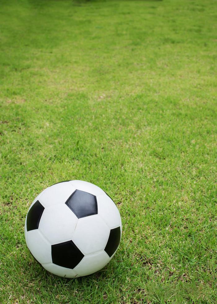 资深球迷使用捷报手机足球即时比分追踪赛事